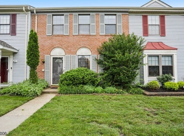91 Pear Tree Ln, Franklin Twp., NJ 08823