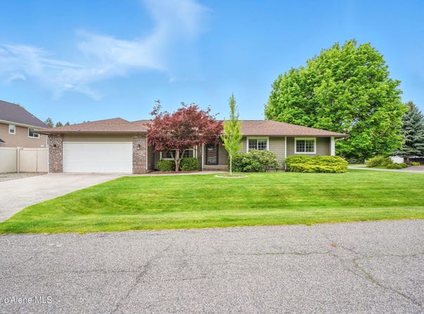 536 E Cloverleaf Dr, Hayden, ID 83835