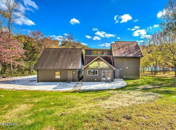 408 Lakecrest Drive, Harriman, TN 37748
