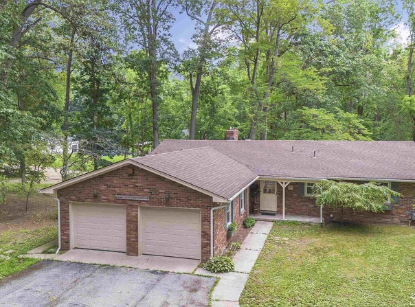 2600 Meanwell, Petersburg, MI 49270
