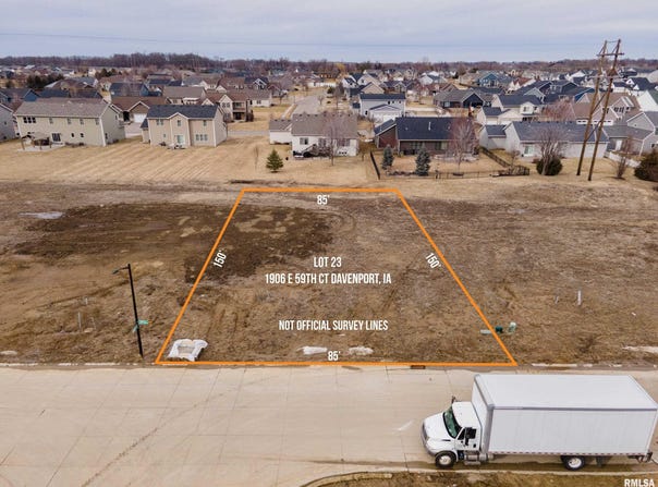 1906 E 59TH Court, Davenport, IA 52807