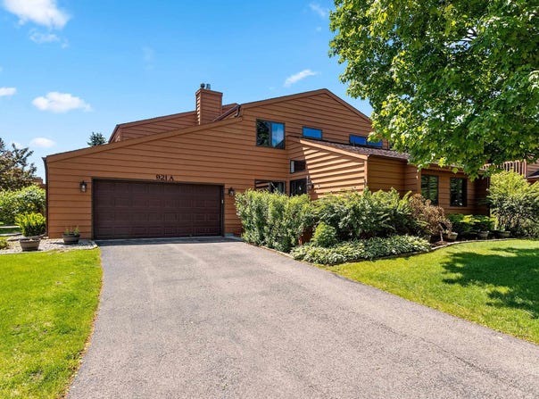 921 E WINDFIELD Place, APPLETON, WI 54911