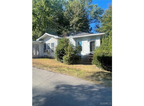 123 3rd Ave. NW, Fayette, AL 35555