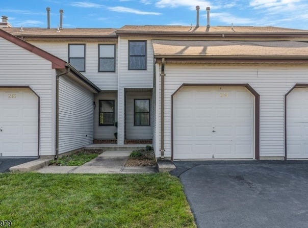 214 Spruce Ct, Raritan Twp., NJ 08822-3102