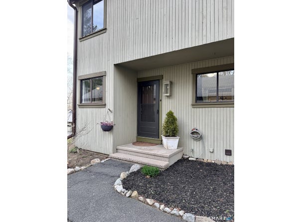24 Fox Run, Woodbury, CT 06798