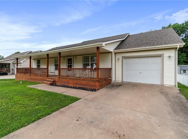 606 S Thornton Street, Richmond, MO 64085