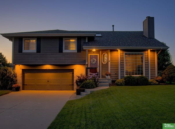 2410 Marilyn Drive, Papillion, NE 68046
