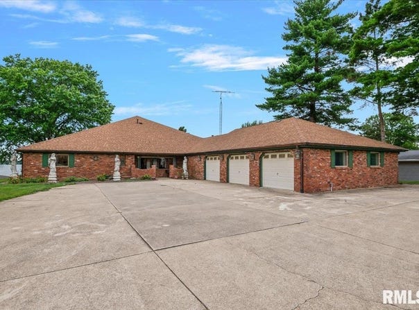 1013 E LAKE SHORE Drive, Springfield, IL 62712