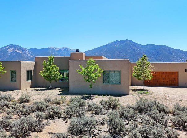 177 Upper Las Colonias Road, El Prado, NM 87529-0000