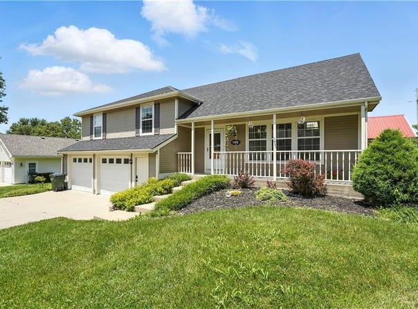 702 Deerfield Street, Leavenworth, KS 66048
