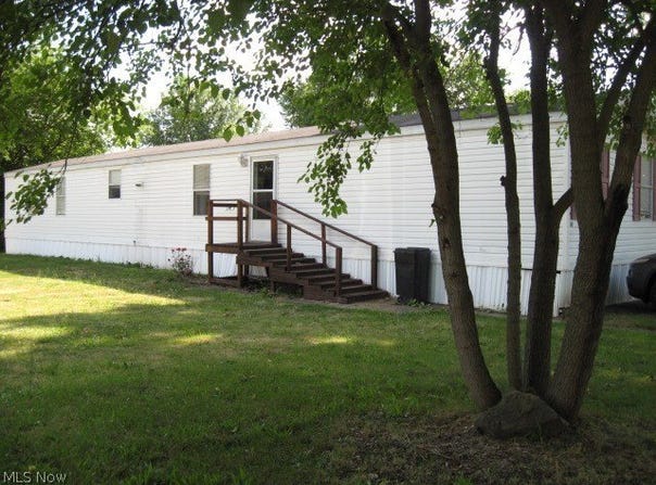 460 1st Street SW, Brewster, OH 44613