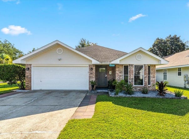 1794 Ivalea Circle, Navarre, FL 32566