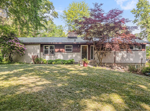 11738 Apple Drive, Nunica, MI 49448