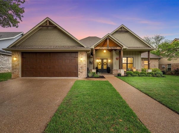 1204 N Davis Street, West, TX 76691