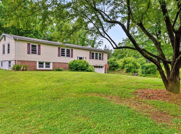 22 Delafield Dr, Lenox, MA 01240
