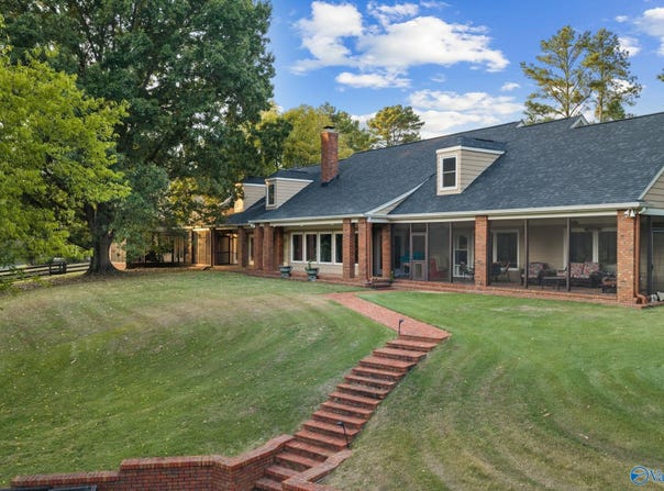 715 Robbins Beach Road, Killen, AL 35645