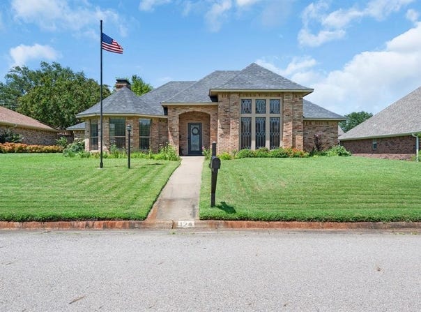 124 Cedar Springs Boulevard, Sulphur Springs, TX 75482