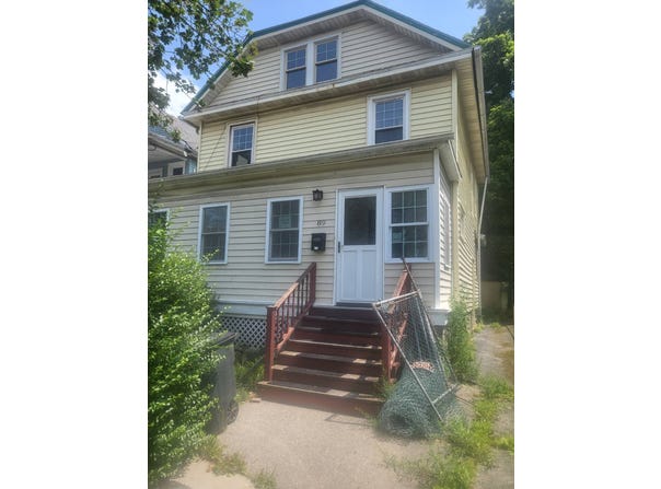 89 Smith St, Poughkeepsie, NY 12601