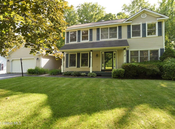 21 Cabot Way, Halfmoon, NY 12065