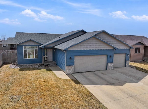 6733 42nd St, Sioux Falls, SD 57110