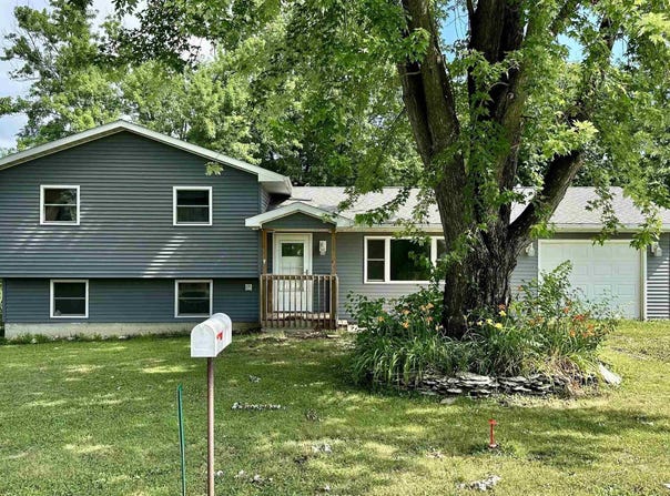 725 Bunker Dr, Warsaw, IL 62379