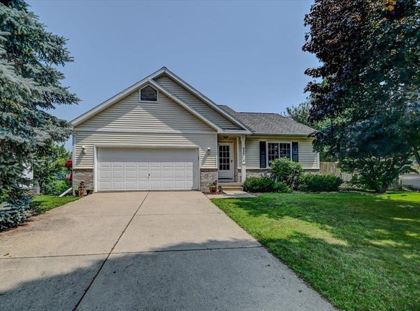 933 Vista Ridge Drive, Mount Horeb, WI 53572