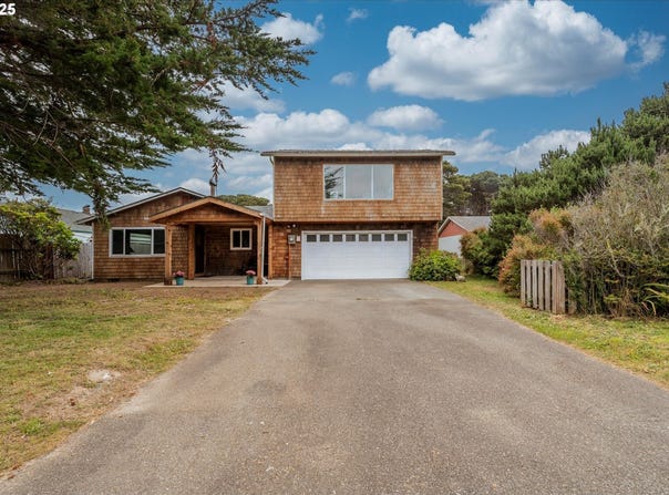 1145 NEWPORT AVE, Bandon, OR 97411
