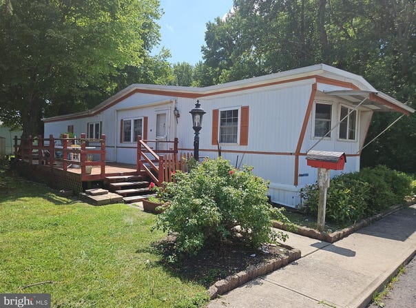 65 JAMES AVE, SOUTHAMPTON, NJ 08088
