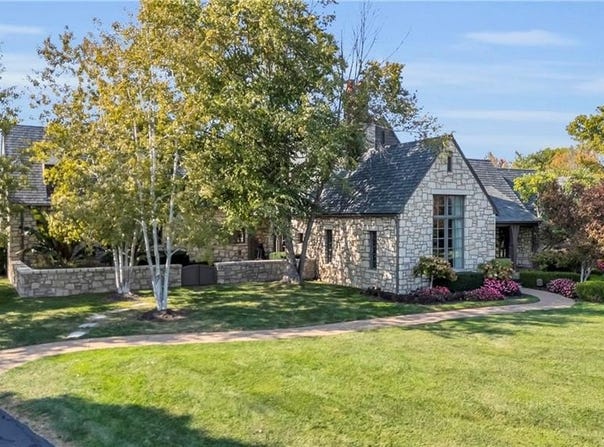 10400 Howe Drive, Leawood, KS 66206