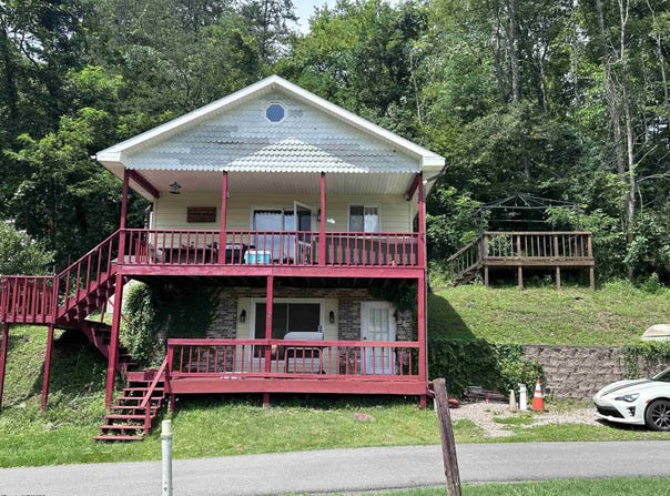 1624 Crystal Lake Road, West Union, WV 26456