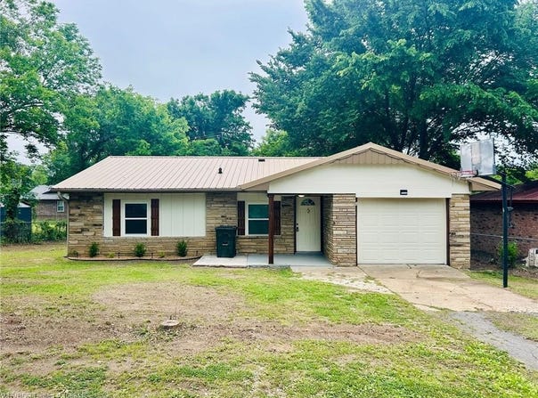 105 Apache ST, Sallisaw, OK 74955