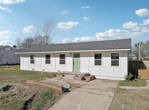 1137 N Oklahoma Avenue, Claremore, OK 74017