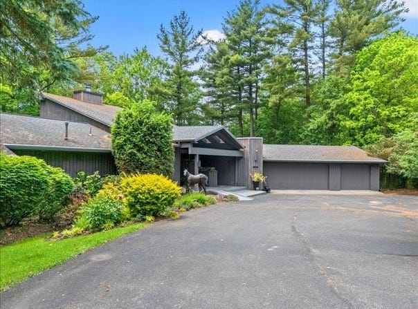 823 Skylane Terrace, ENDWELL, NY 13760
