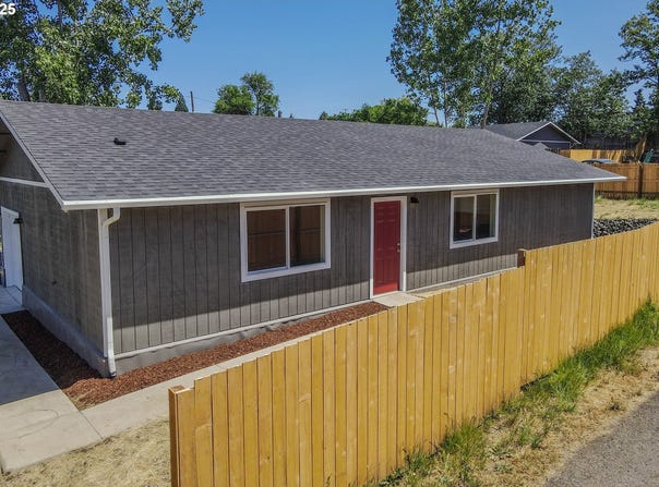 200 SE DARRELL AVE, Winston, OR 97496