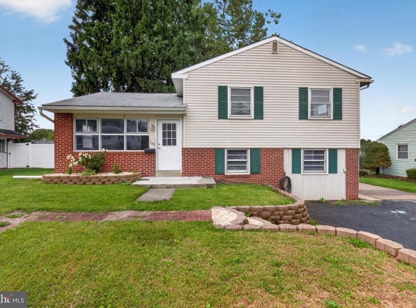 128 HENRY Road, ENOLA, PA 17025