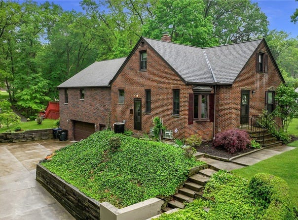 5016 E Pleasant Valley Road, Independence, OH 44131