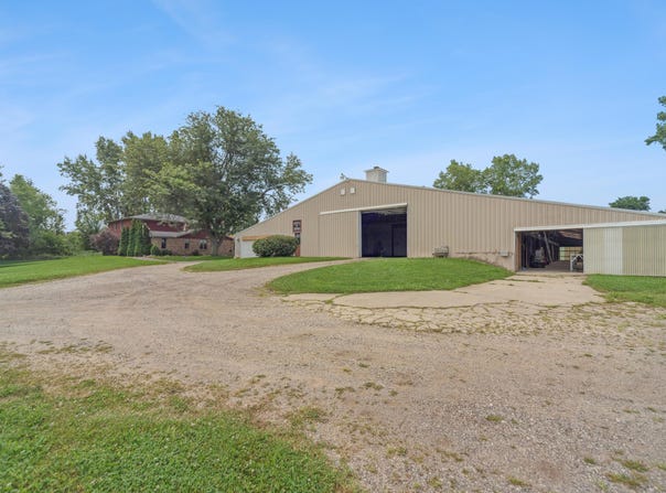 8387 Hartel Road, Grand Ledge, MI 48837