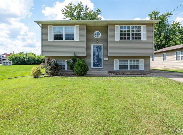221 James Street, Bethalto, IL 62010