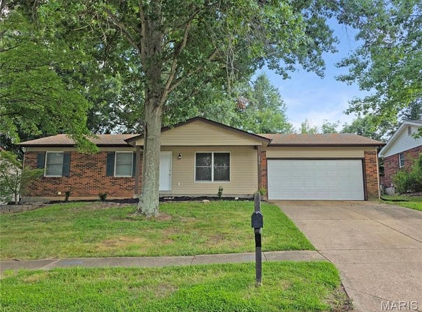 206 Saint Leo Drive, O'Fallon, MO 63366