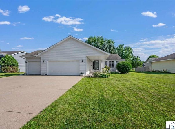 19 La Mar Court, North Mankato, MN 56003