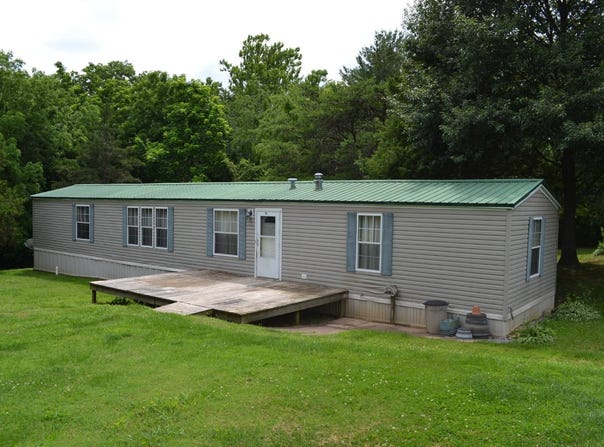 305 N Eighth St., Albion, IL 62806