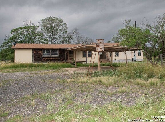 486 County Road 429, Uvalde, TX 78801