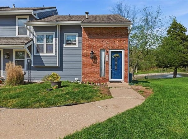 288 NE Bayview Drive, Lee's Summit, MO 64064
