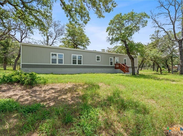 130 Leaning Oaks Circle, Seguin, TX 78155