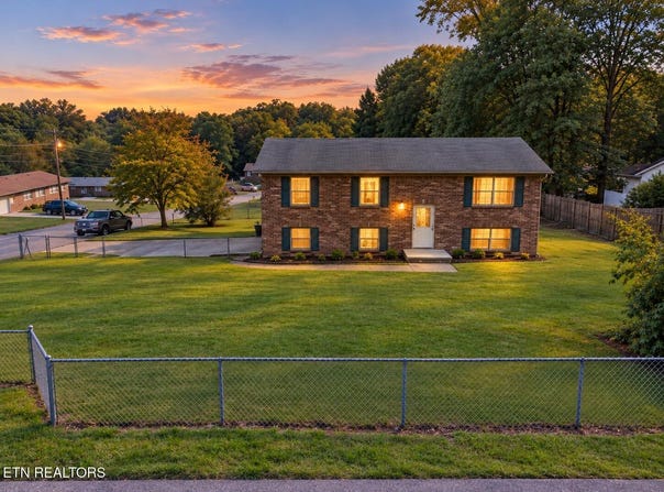 5208 NW BERBERA Drive, Knoxville, TN 37921