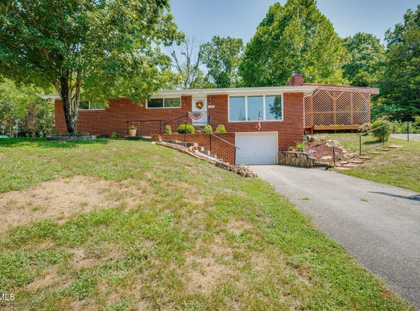 1744 Whispering Hills Drive, Kingsport, TN 37660