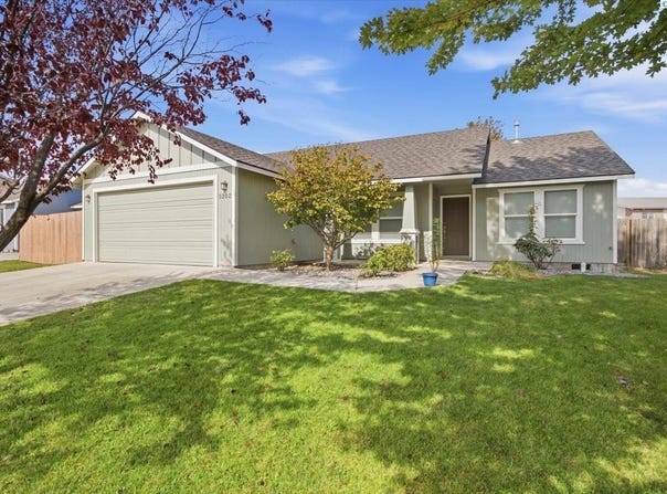 5202 Spirea Dr., West Richland, WA 99353