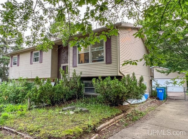 1411 West, Marquette, MI 49855