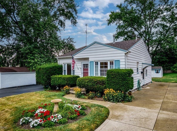 17 Youtz Avenue, Akron, OH 44301