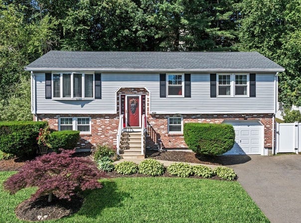 42b Greenwood Rd, Peabody, MA 01960